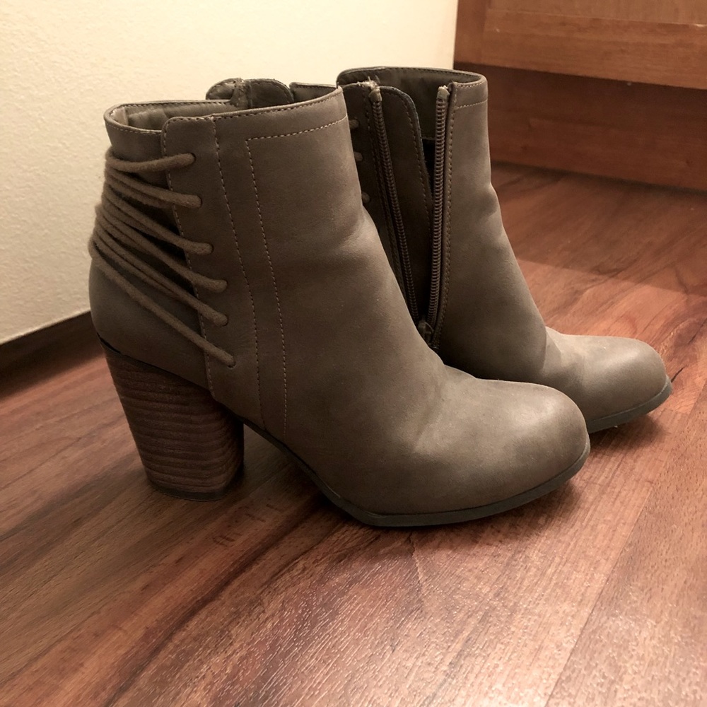 Steve Madden/ madden girl brown heel booties